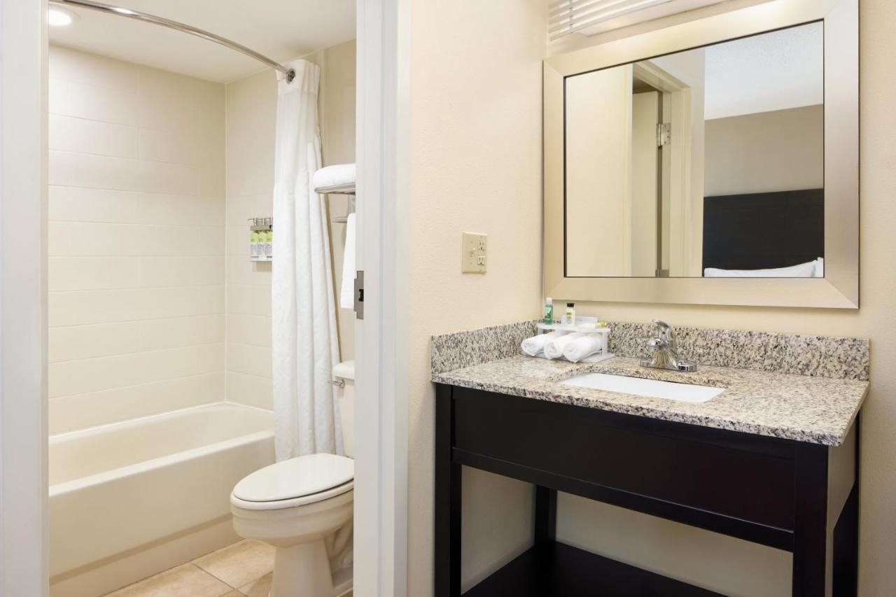 Holiday Inn Express & Suites Alpharetta By Ihg Bagian luar foto